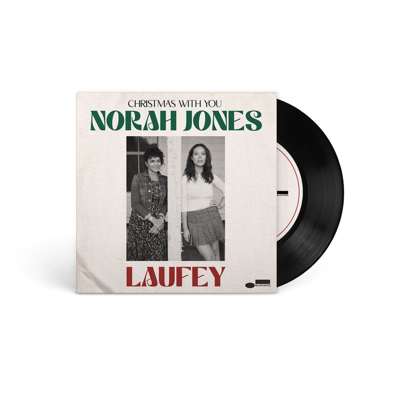 Christmas With You von Norah Jones / Laufey - 7inch Vinyl Single jetzt im Bravado Store