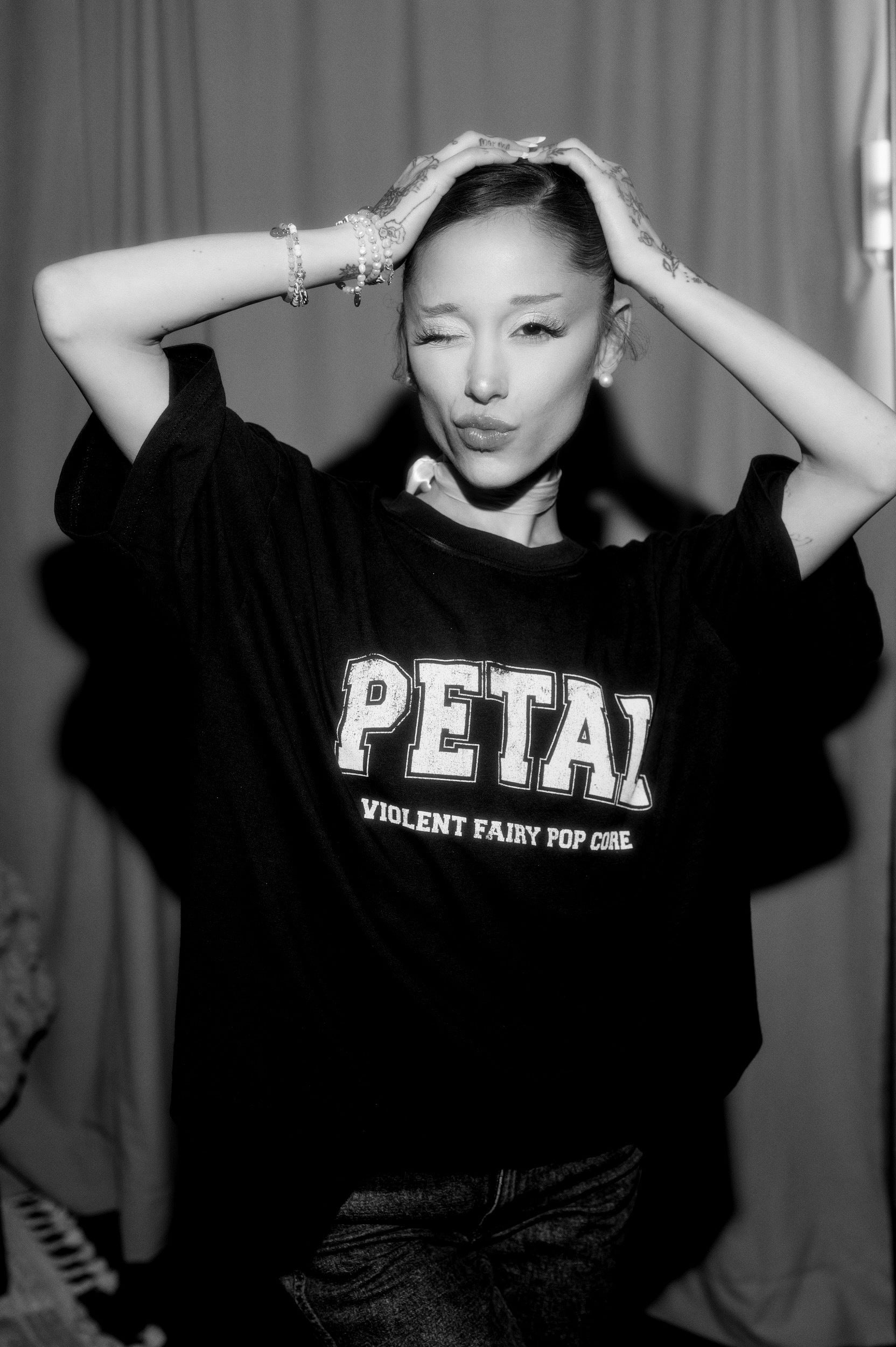 Ariana Grande petal core t-shirt (black) T-Shirt 456153