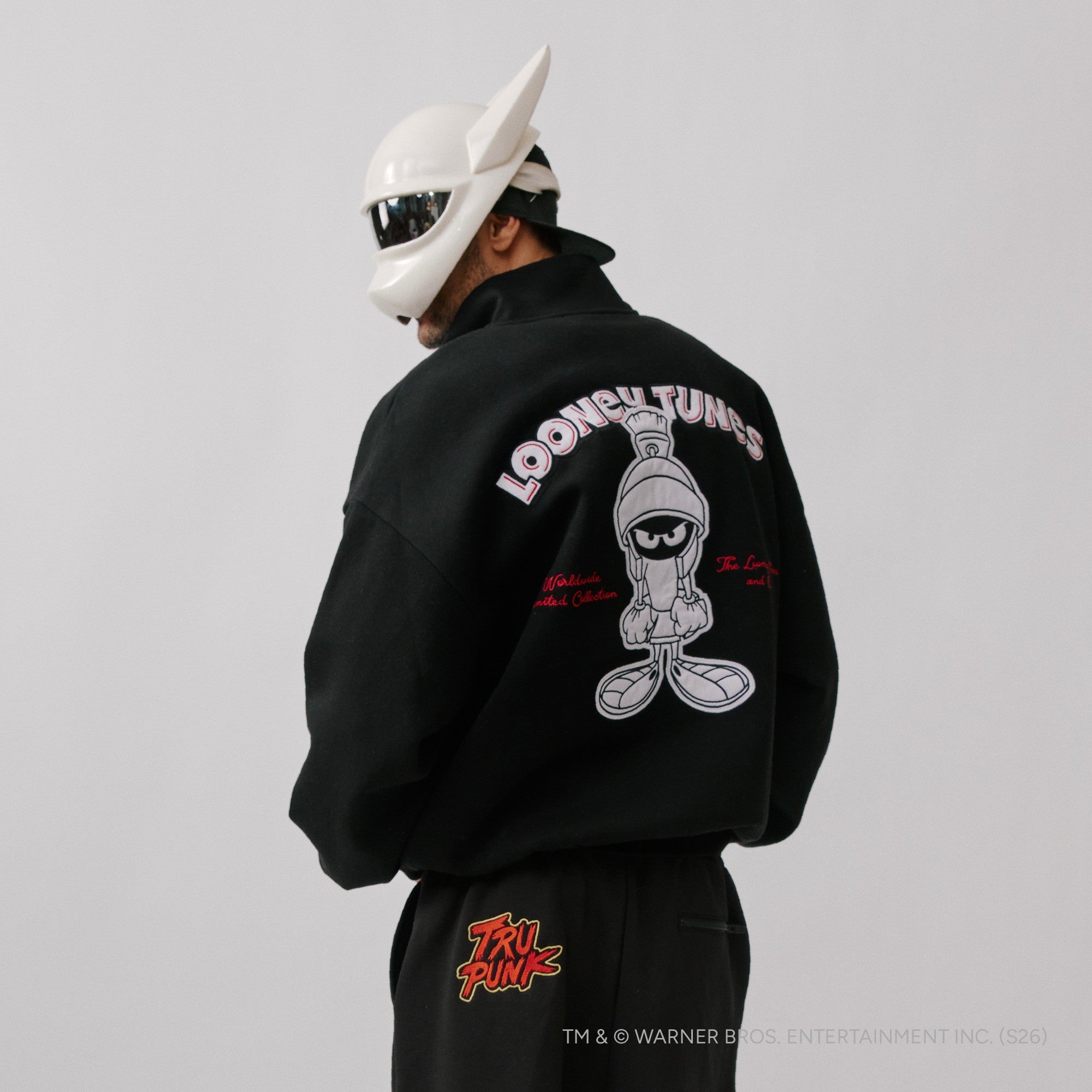 Looney Tunes & Cro Marvin - Don't Make Me Angry Sweater 439931